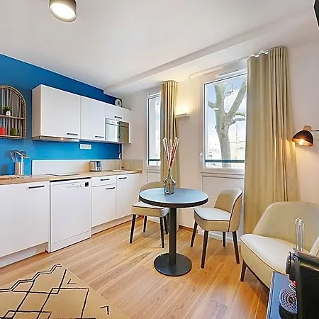 Hotel Pleasant With Rooftop - 2p - Vanves 3*
